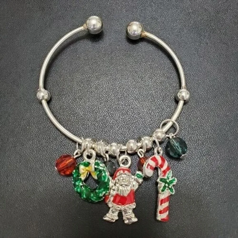 Silver tone child's holiday charm bracelet 6.25